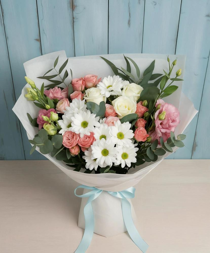 Букет цветов из: Розы, Лизиантусы и Хризантемы в Шкотово