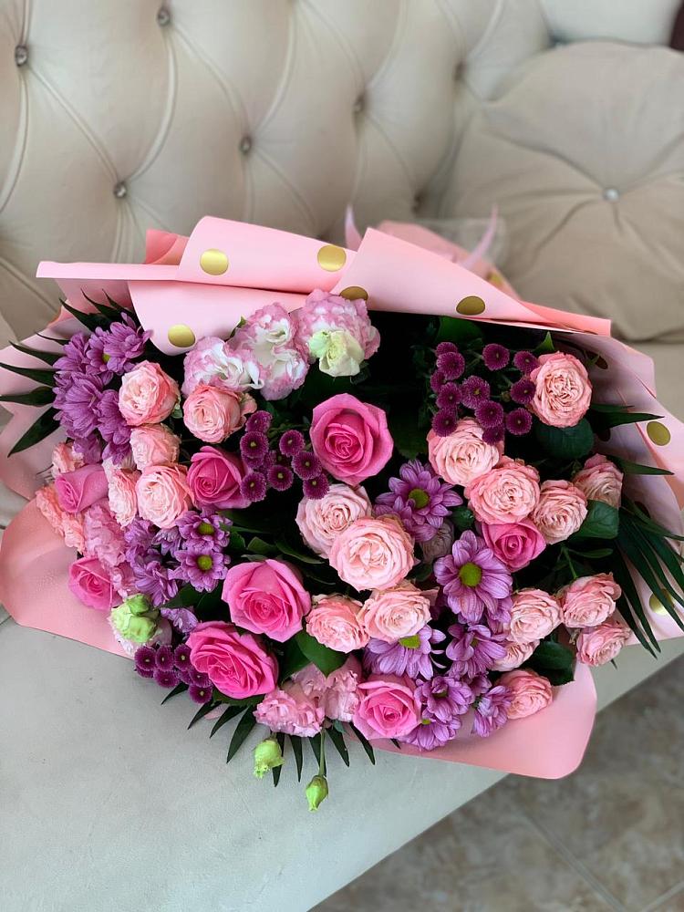 Букет цветов из: Хризантемы, Розы и Лизиантусы в Шкотово