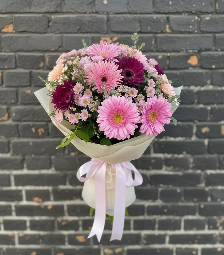 Букет цветов из: Герберы и Хризантемы в Шкотово