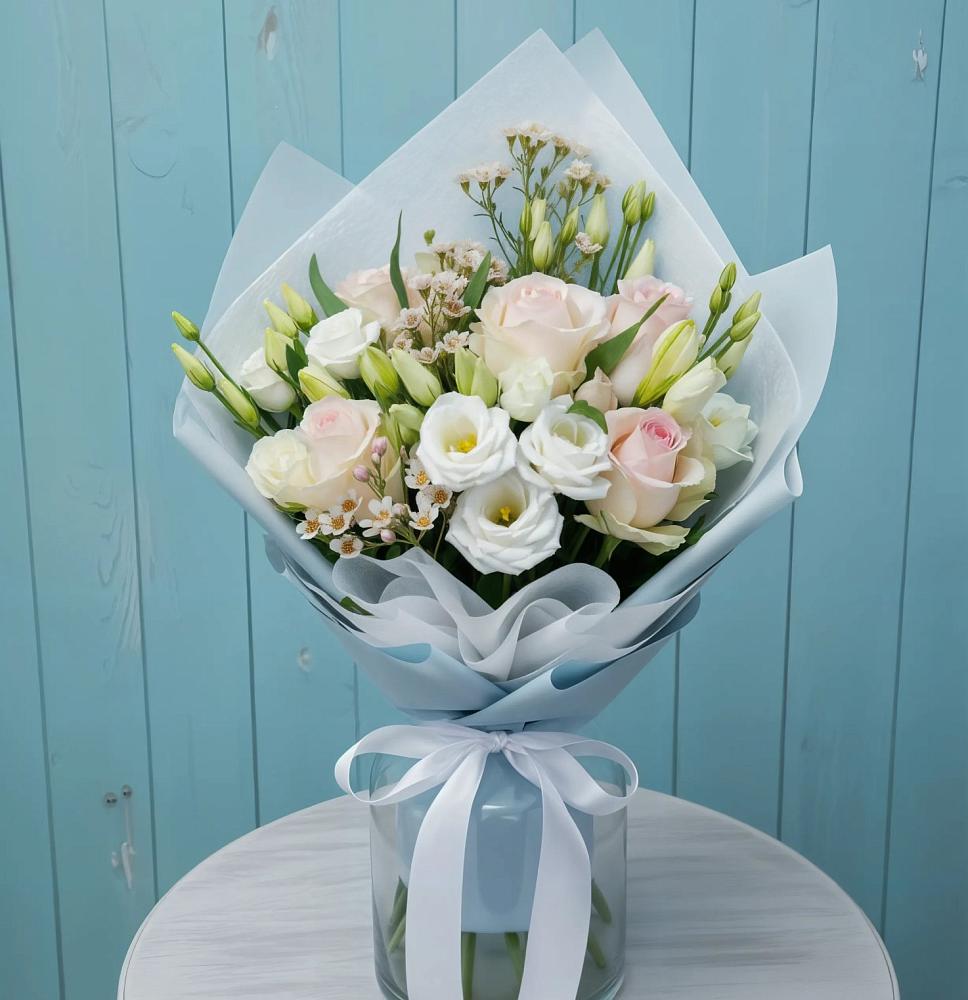 Букет цветов из: Розы и Лизиантусы в Шкотово