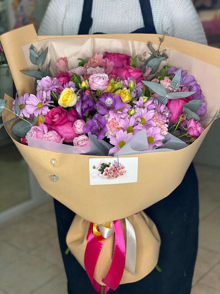 Букет цветов из: Хризантемы, Гвоздики и Альстромерии в Шкотово