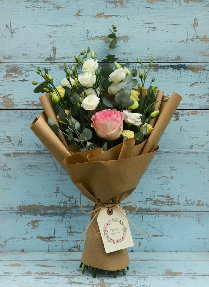 Букет цветов из: Розы и Лизиантусы в Шкотово