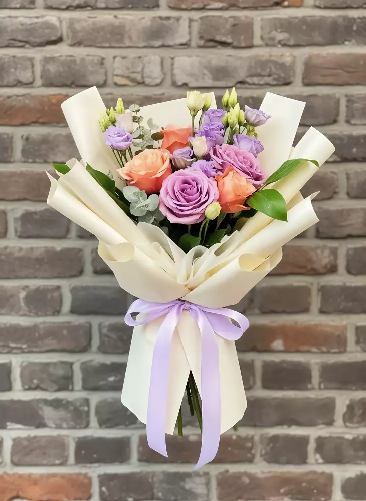 Букет цветов из: Лизиантусы и Розы в Шкотово