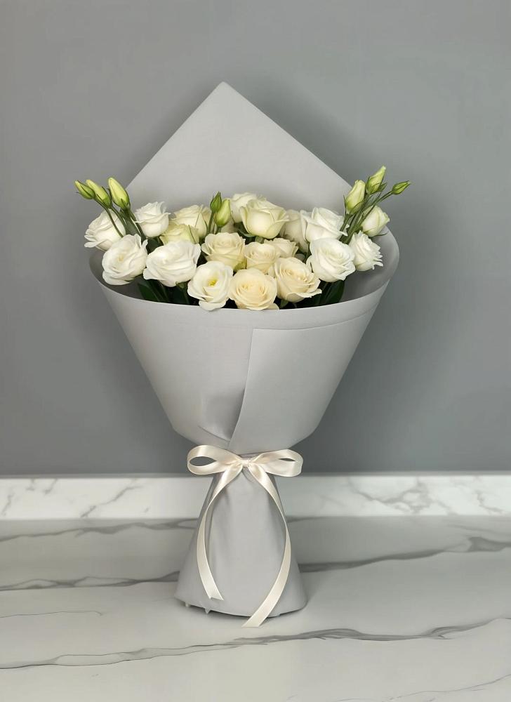 Букет цветов из: Розы и Лизиантусы в Шкотово