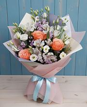 Букет цветов из:  Лизиантусы, Розы, Альстромерии и Гипсофила в Шкотово