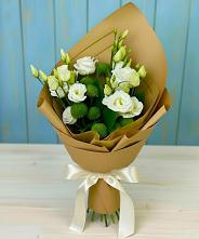 Букет цветов из:  Хризантемы и Лизиантусы в Шкотово