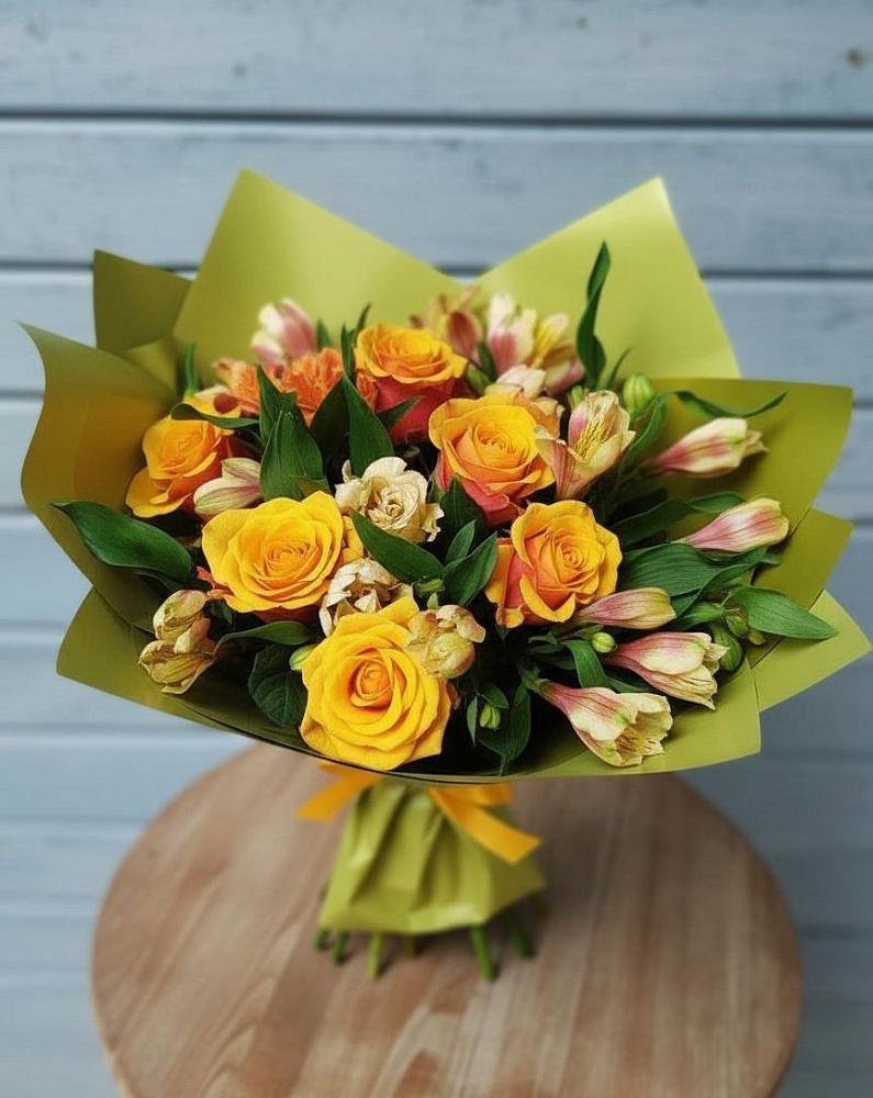 Букет цветов из: Альстромерии и Розы в Шкотово