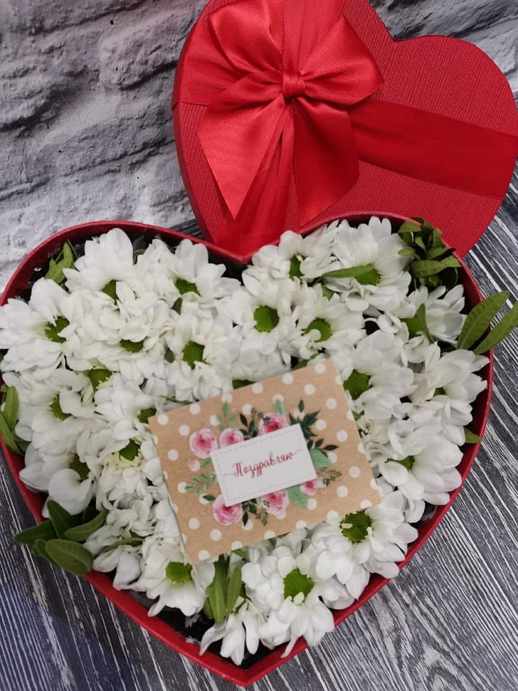 Цветочная композиция из Хризантемы в виде сердца в Шкотово
