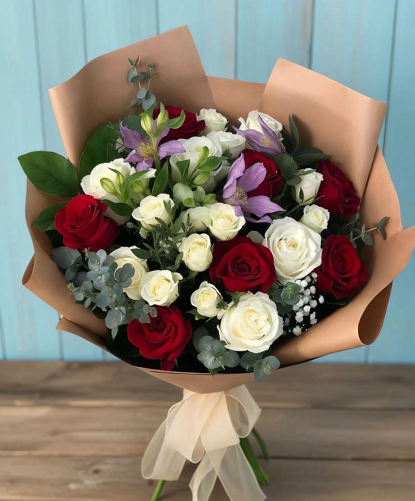 Букет цветов из: Розы и Альстромерии в Шкотово
