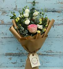 Букет цветов из:  Розы и Лизиантусы в Шкотово